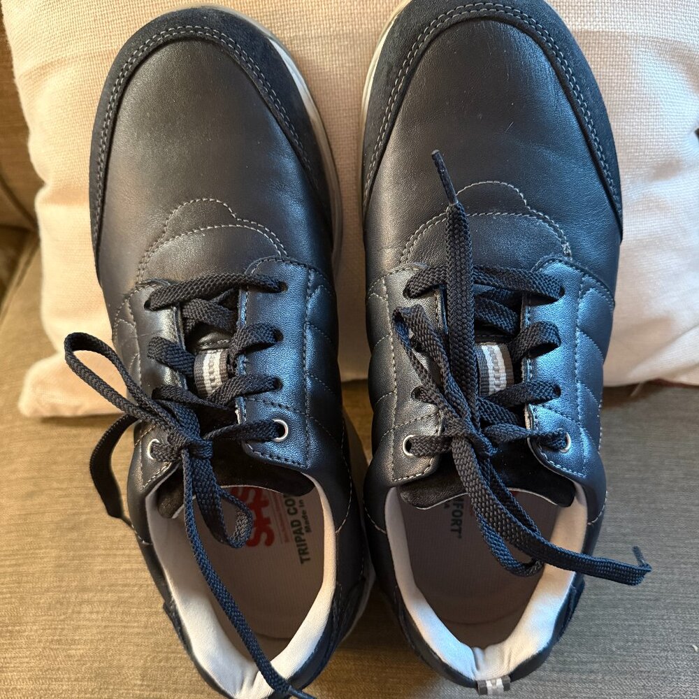 Venture Lace Up Sneaker 9W Navy